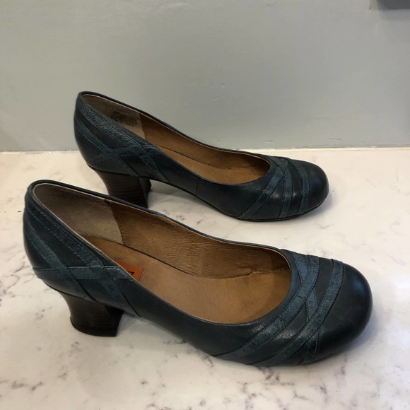 Miz Mooz Blue Leather Pumps/Heels Size 7 EUC - Picture 2 of 7